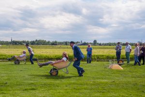 Kruiwagenrace boerenspellen en poldersport | Boerderij De Boerinn